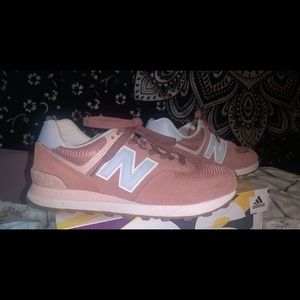 Women  New Balance shoes